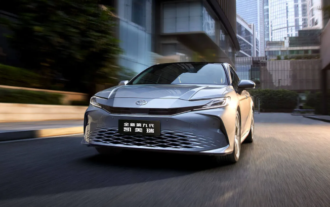 เผยโฉมใหม่ Toyota Camry 2024 ดีไซน์สุดหรู